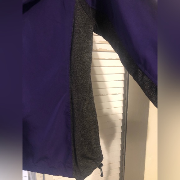 Colosseum Windbreaker LSU logo purple gray side Medium. Long arm & thumb hole - Picture 9 of 12